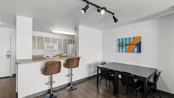 Suite, Multiple Beds, Non Smoking (Efficiency) | In-room dining