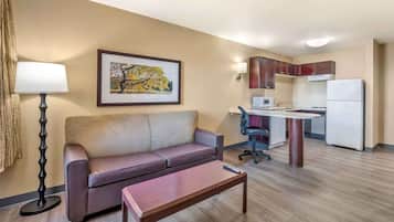 Pillowtop beds, in-room safe, desk, blackout drapes