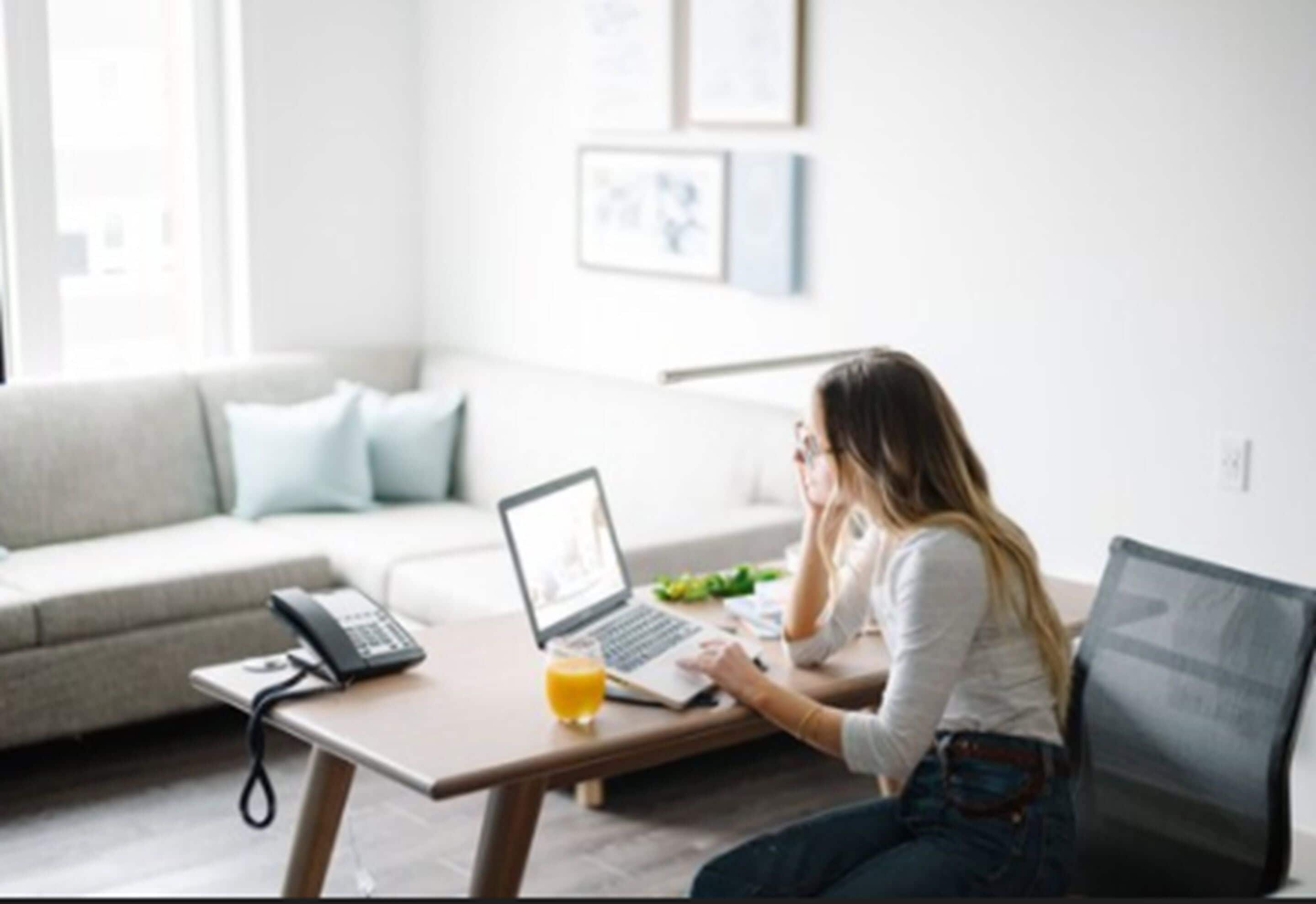 room, 1 king bed, non smoking | living area | tv