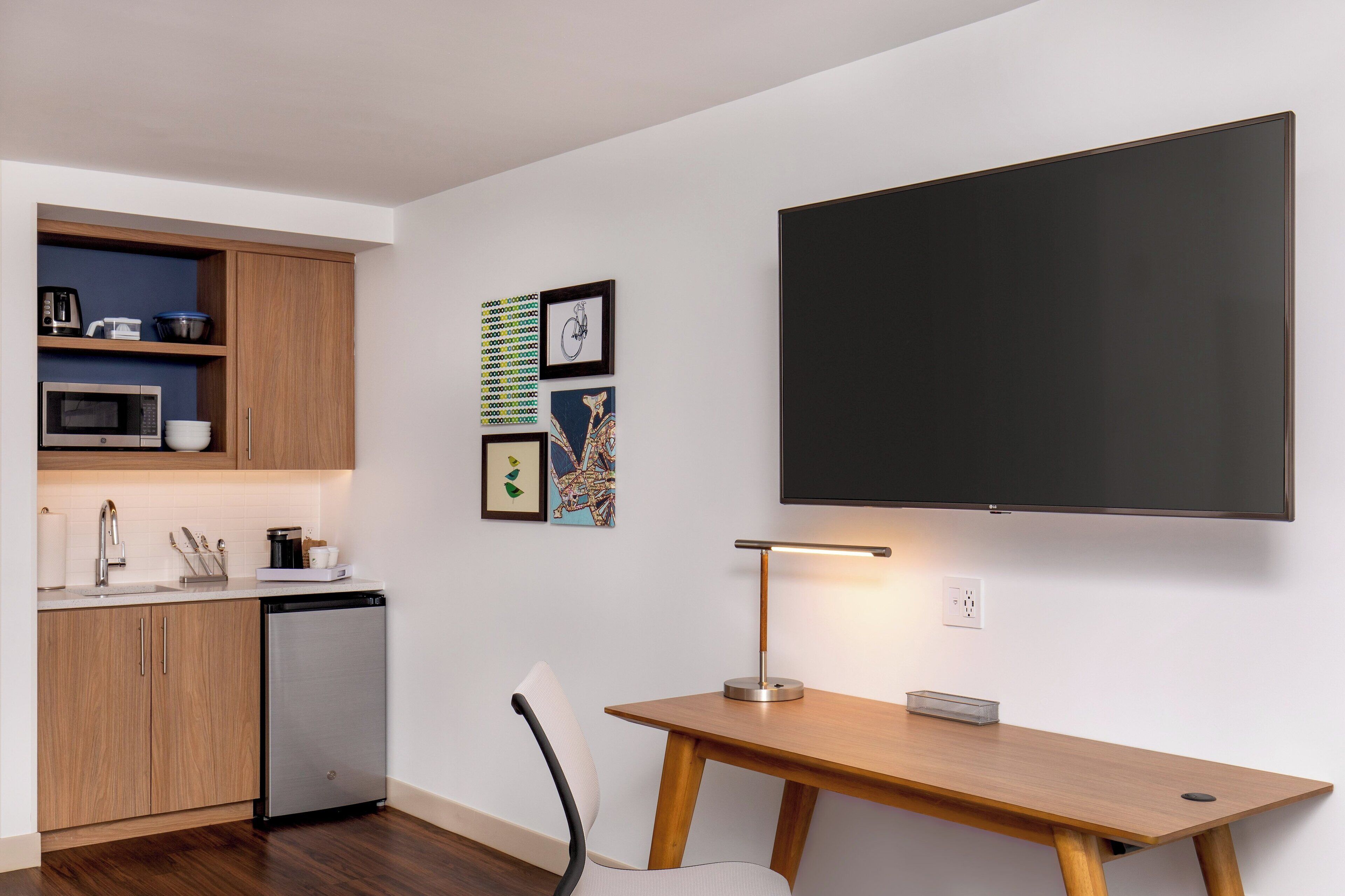 studio, 1 king bed with sofa bed | 1 bedroom, down duvets, pillow-top beds, individually furnished