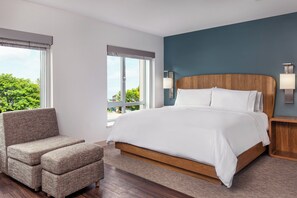 Zimmer, 1 King-Bett | Daunenbettdecken, Pillowtop-Betten, individuell eingerichtet