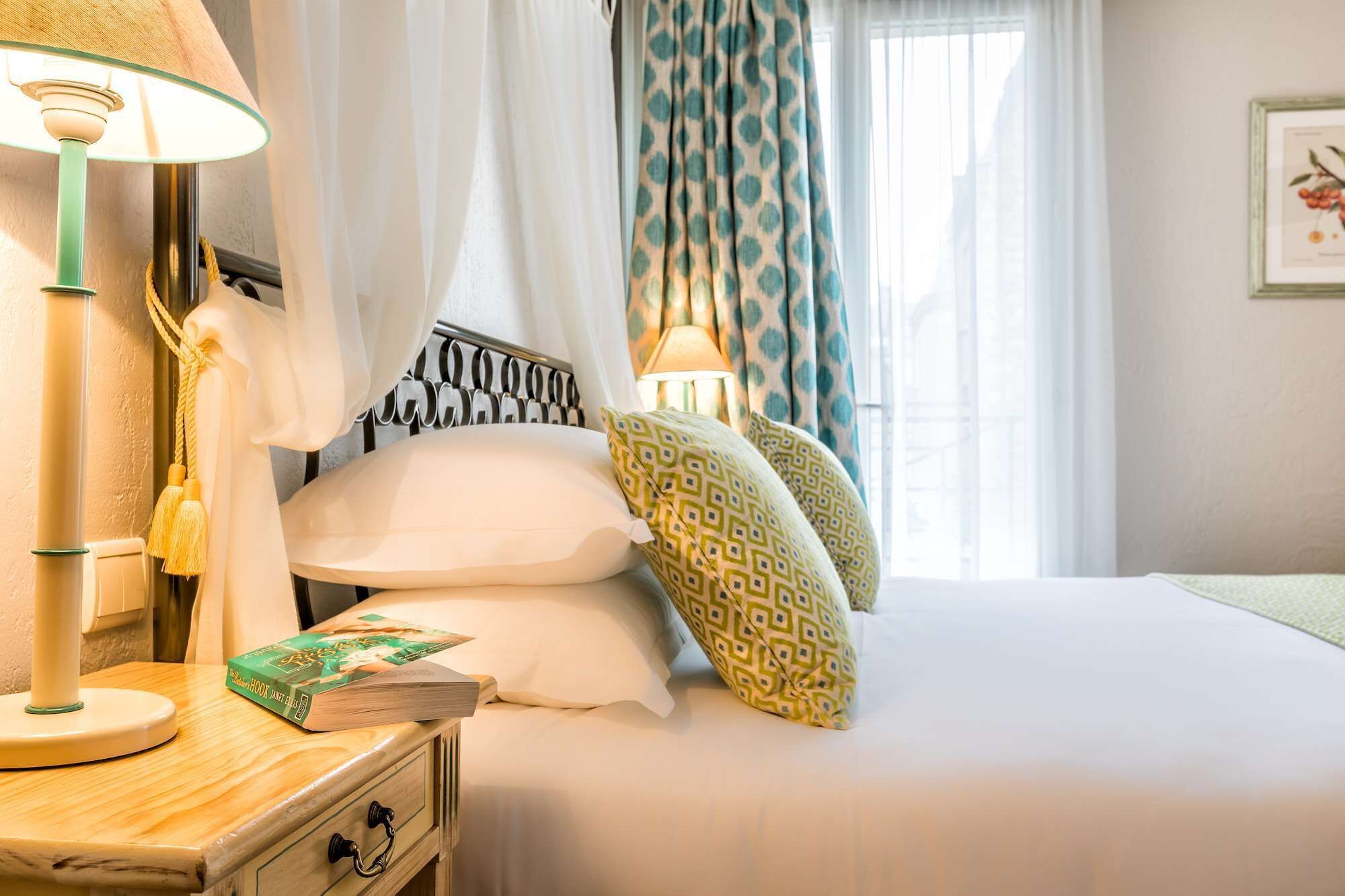 minibar, in-room safe, desk, soundproofing