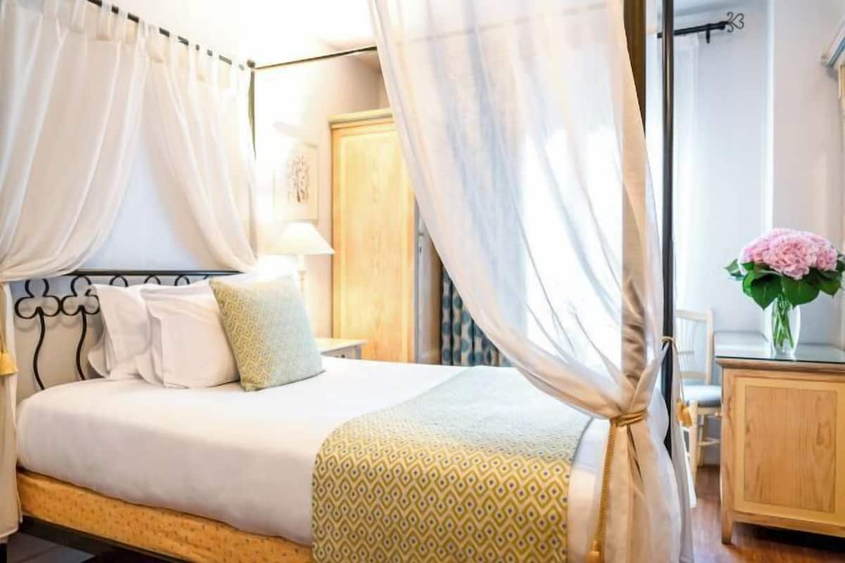 Minibar, una cassaforte in camera, una scrivania, insonorizzazione