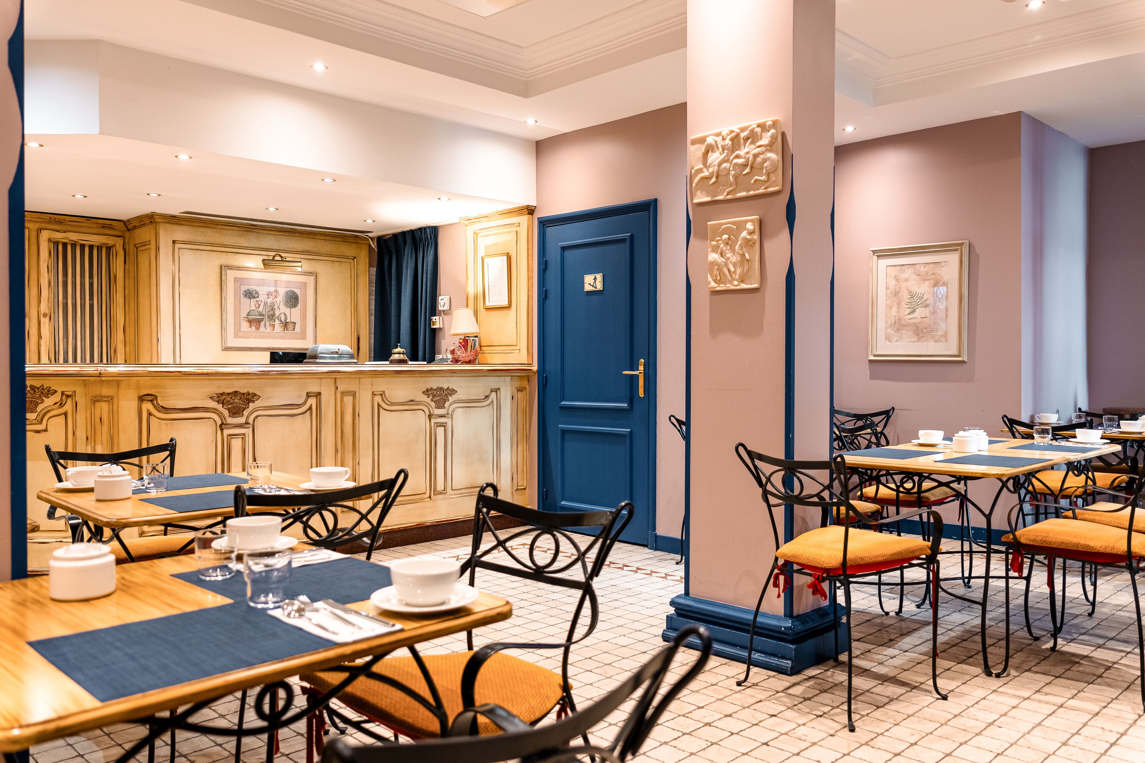 daily continental breakfast (eur 20 per person)