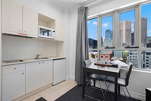 In-room dining - Comfort Apartments Melbourne Central (Melbourne)