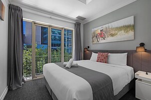 Apartamento Premium, 1 habitación | Ropa de cama de alta calidad, cortinas opacas, sistema de insonorización
