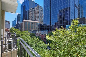 Balcony view - Comfort Apartments Melbourne Central (Melbourne)