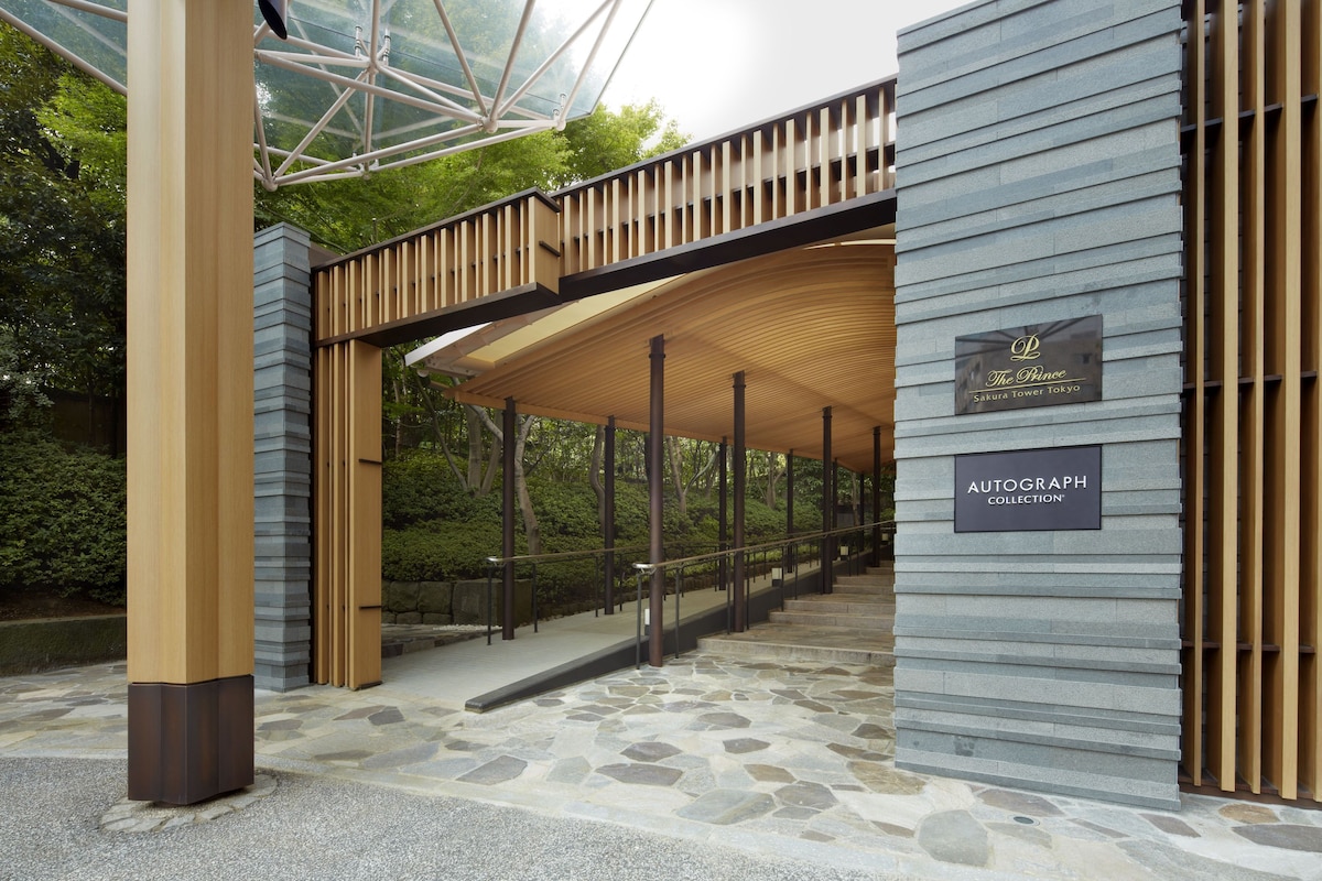 Prince Sakura Tower, Property entrance