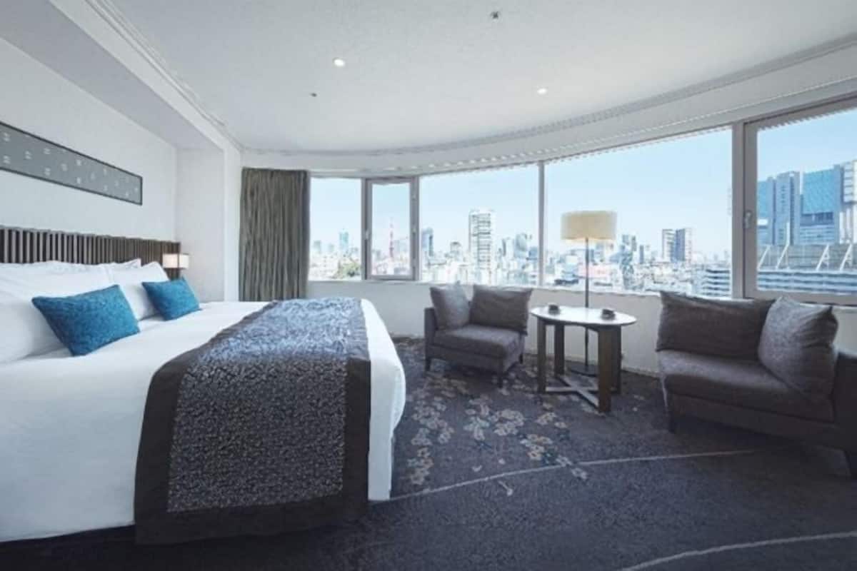 Down duvets, minibar, in-room safe, desk
