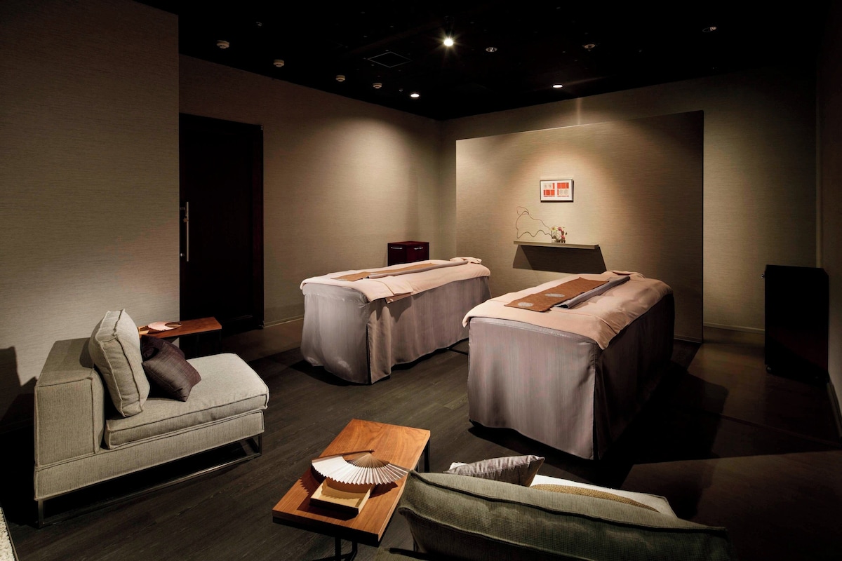 Body treatments, aromatherapy, facials, 7 treatment rooms, massages