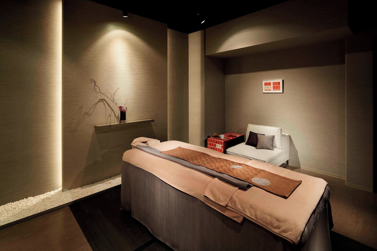 Prince Sakura Tower, Body treatments, aromatherapy, facials, 7 treatment rooms, massages