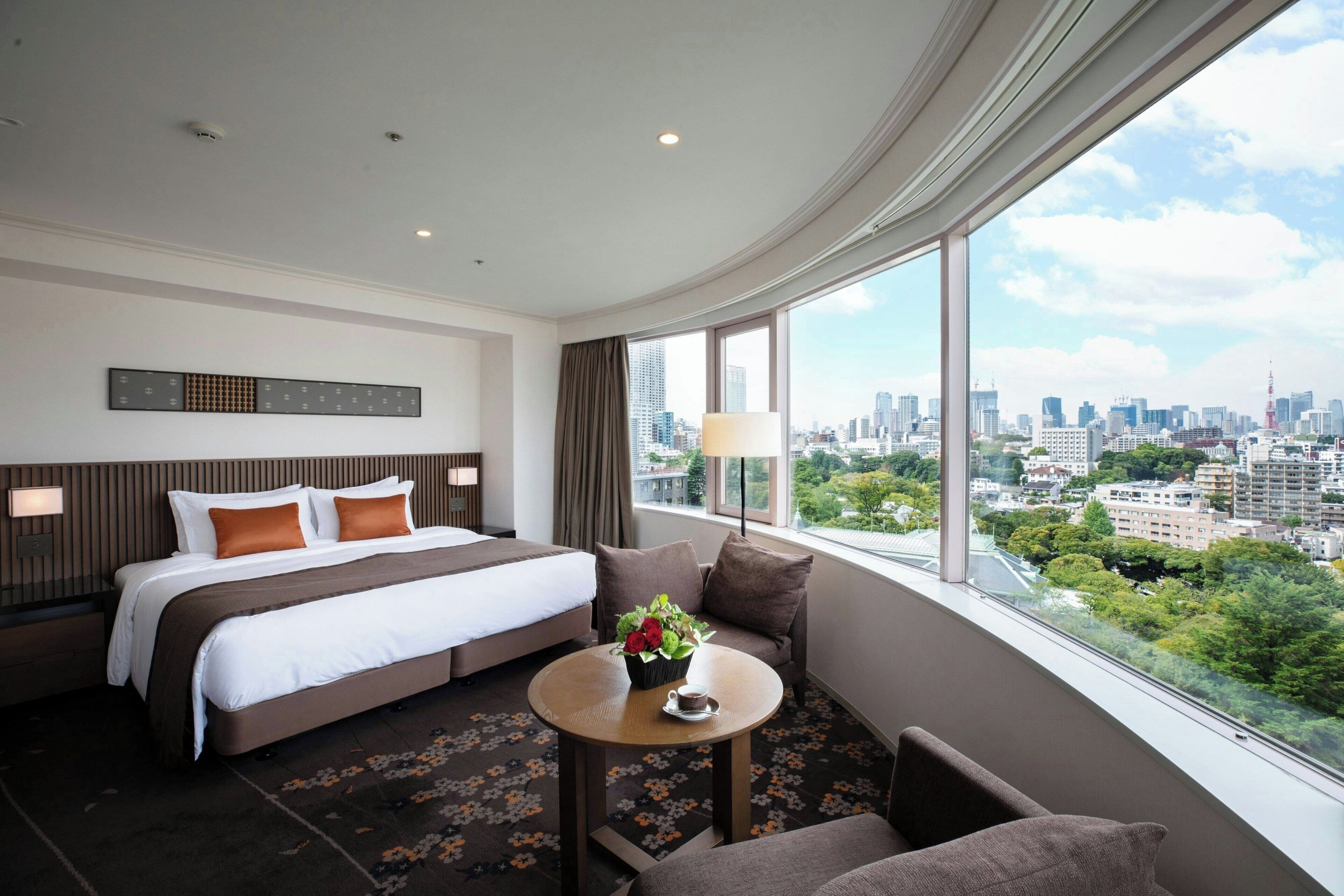 tower side corner king room, non smoking | down duvets, minibar, in-room safe, desk