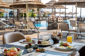 Petit déjeuner buffet servi tous les jours en supplément