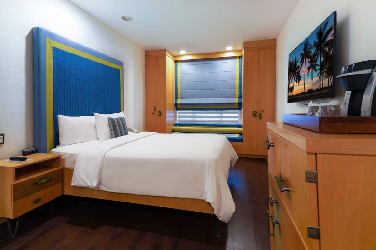 Premium bedding, pillowtop beds, in-room safe, desk