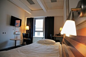 In-room safe, desk, iron/ironing board, rollaway beds - Hotel Rossini (Copenhagen)