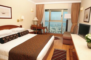 Premium Room, 1 Queen Bed with Sofa bed, Bay View | 1 bedroom, minibar, in-room safe, desk