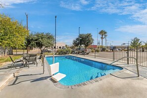 Pool - Days Inn by Wyndham San Antonio Downtown (San Antonio)