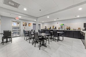 Free daily continental breakfast  - Days Inn by Wyndham San Antonio Downtown (San Antonio)