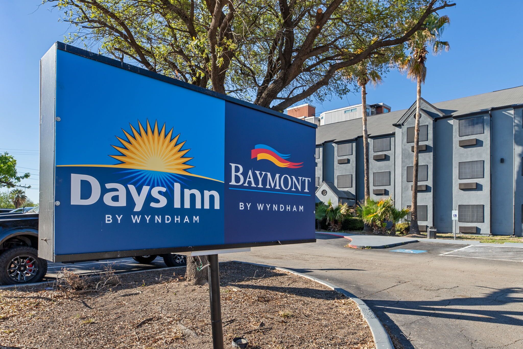 Foto - Day Inn by Wyndham San Antonio Downtown