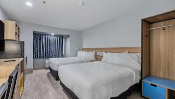 Ylelliset vuodevaatteet, työpöytä