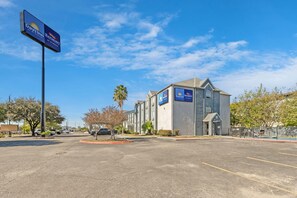 Exterior - Days Inn by Wyndham San Antonio Downtown (San Antonio)