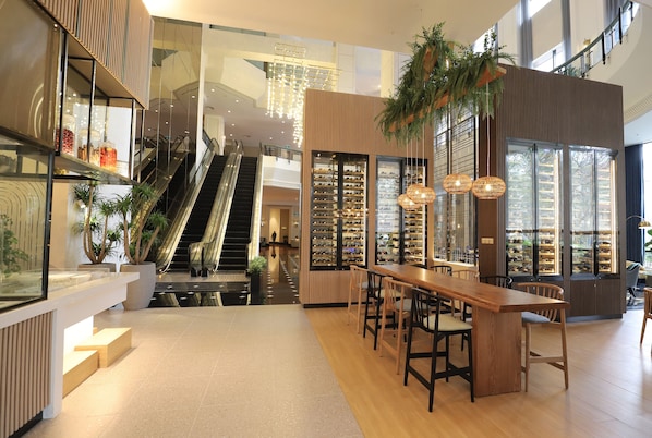 2 개의 레스토랑, 아침 식사 제공