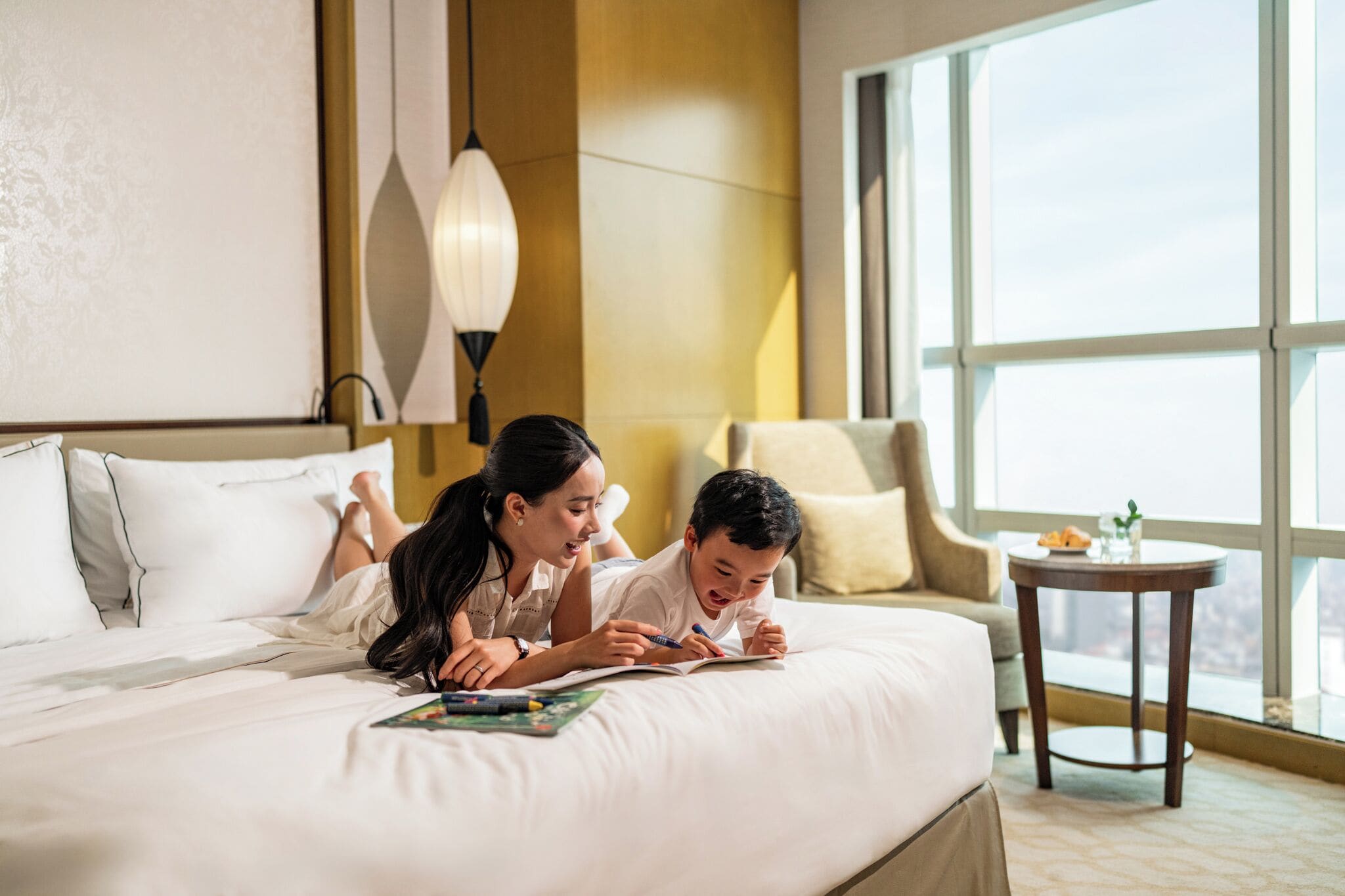 Suite familiare | Minibar, una cassaforte in camera, una scrivania, postazione laptop