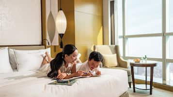 Suite familiare | Minibar, una cassaforte in camera, una scrivania, postazione laptop