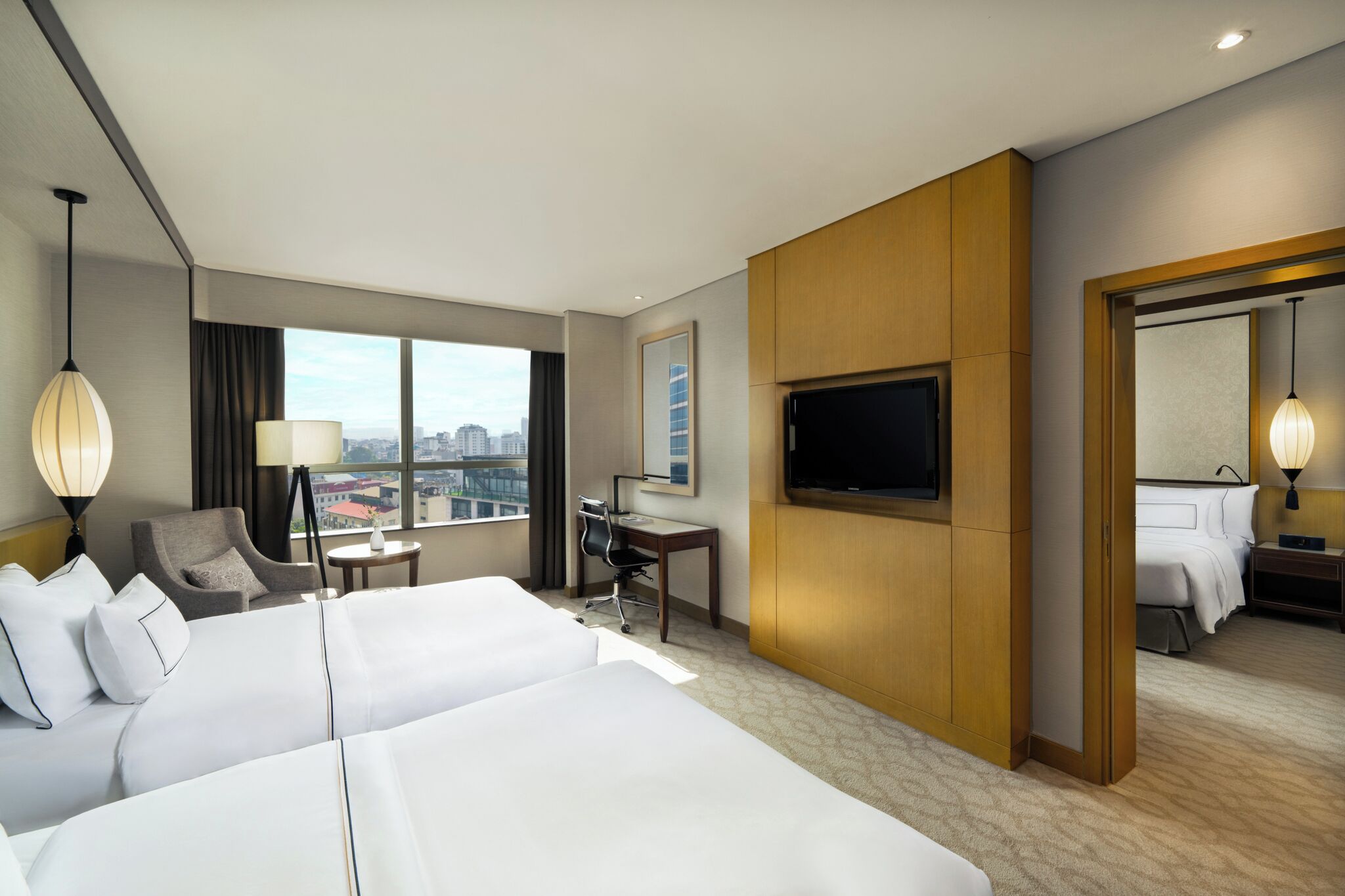 Deluxe Room, Connecting Rooms | Minibar, in-room safe, desk, laptop workspace