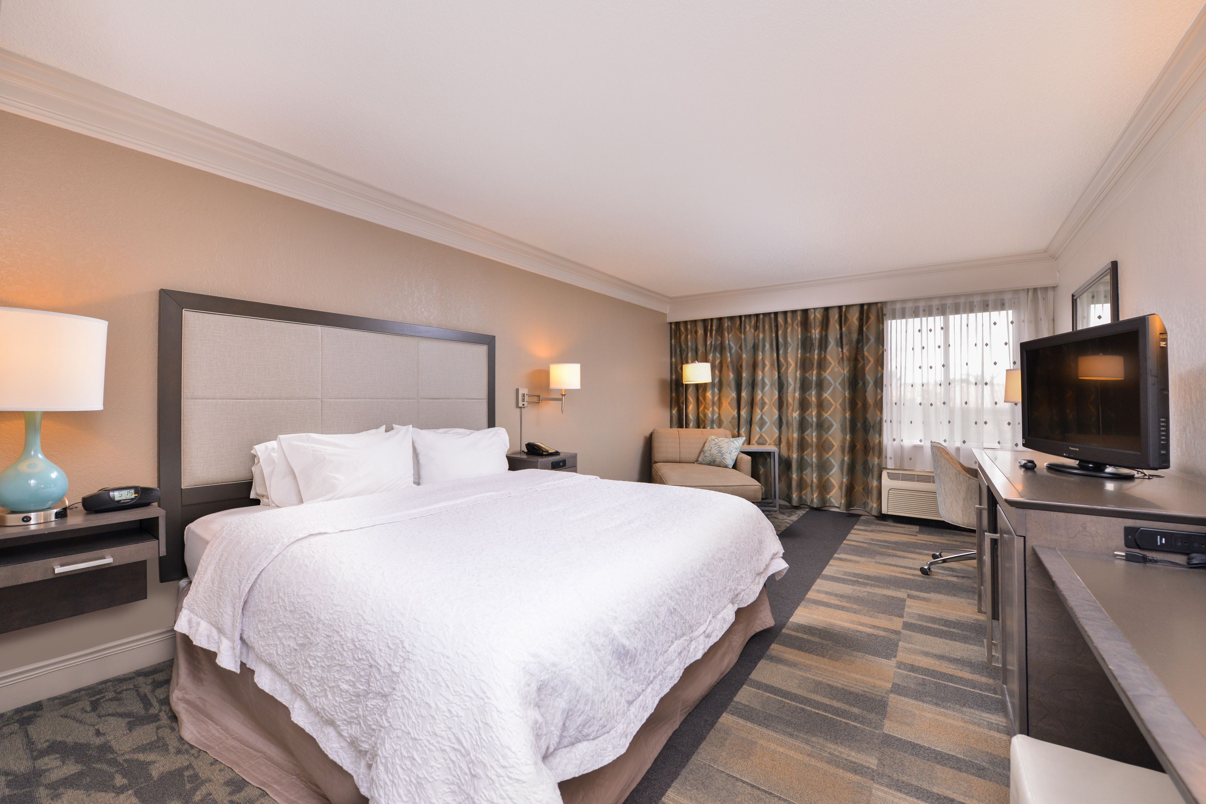 standard room, 1 king bed, non smoking | premium bedding, in-room safe, blackout curtains, iron/ironing board