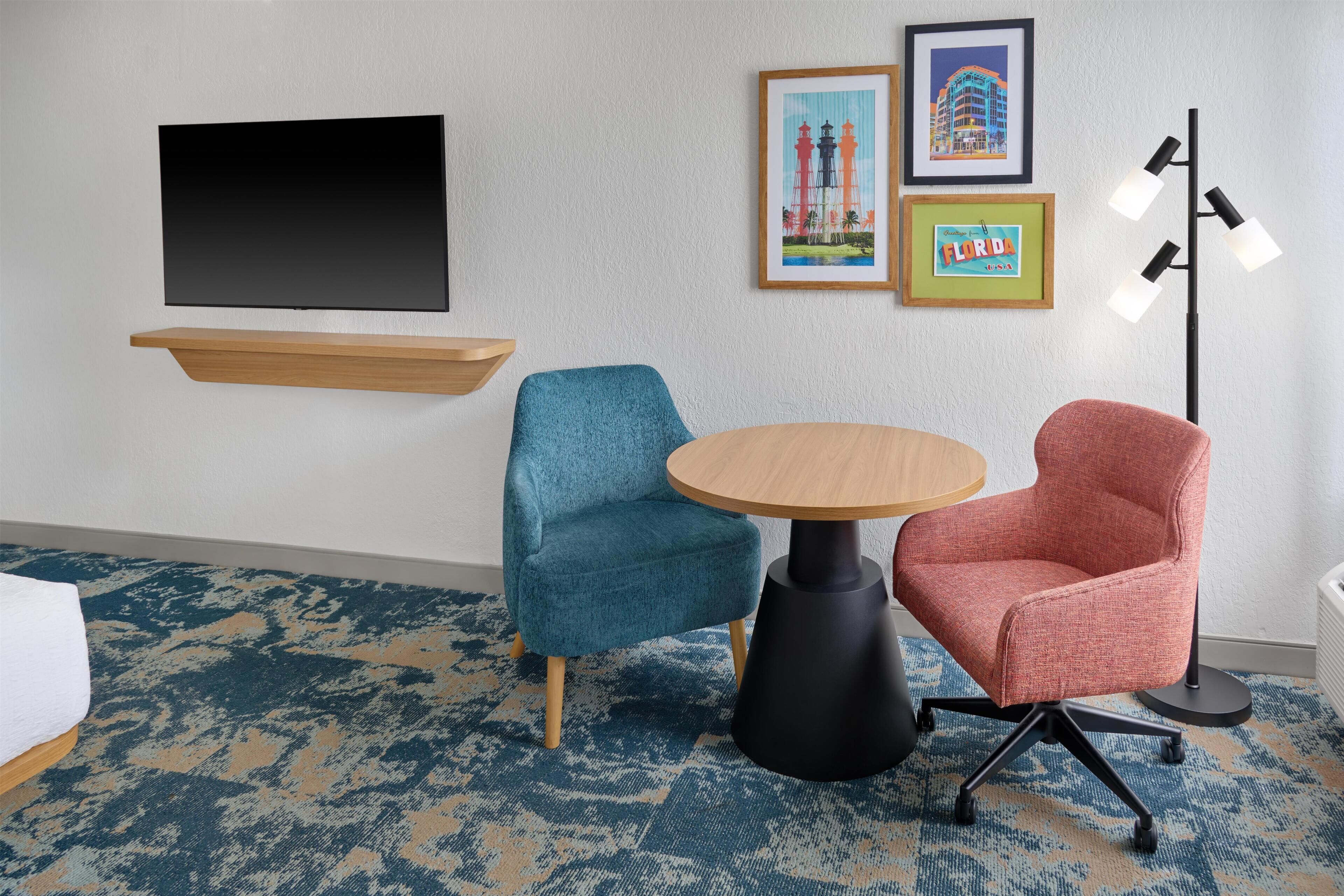 Roupas de cama premium, cofres nos quartos, cortinas blackout