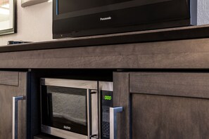 高档床上用品、客房内保险箱、遮光窗帘、熨斗/熨衣板