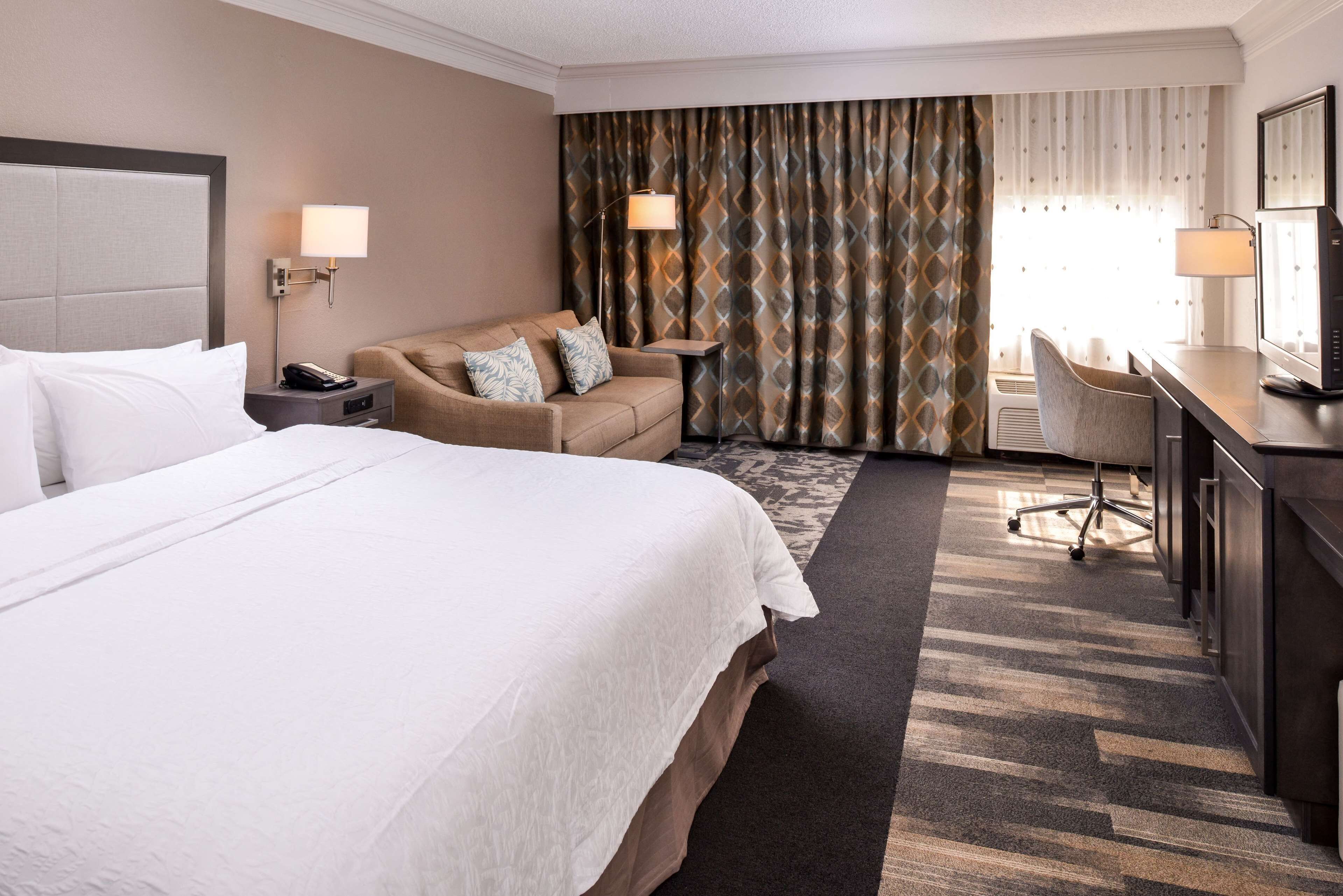 standard room, 1 king bed, non smoking | premium bedding, in-room safe, blackout curtains, iron/ironing board