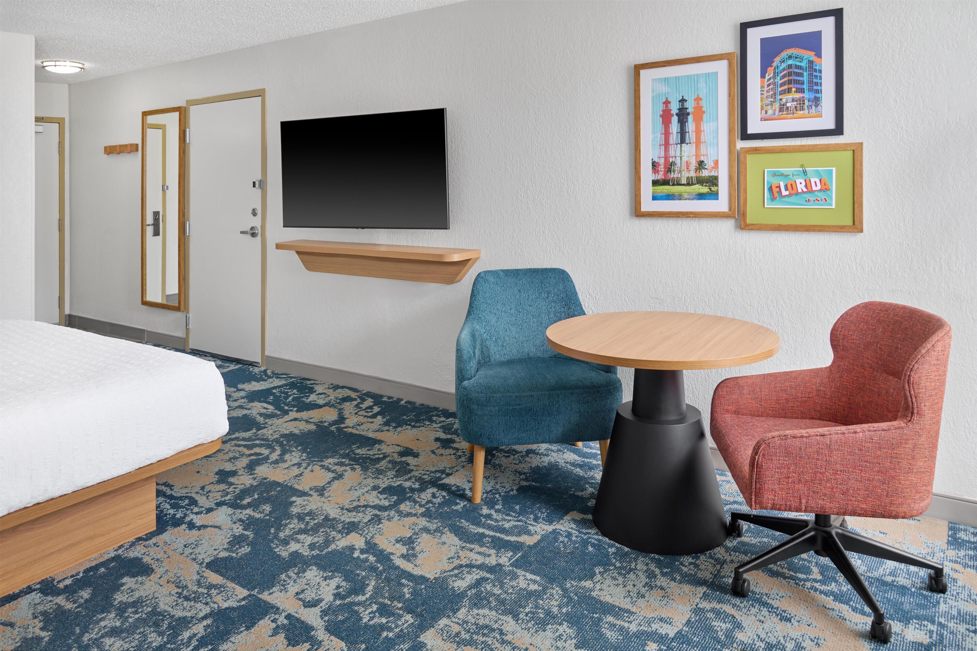 Standard Room, 1 King Bed, Non Smoking | Premium bedding, in-room safe, blackout curtains, iron/ironing board