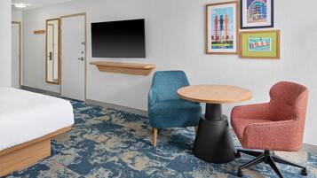Standard Room, 1 King Bed, Non Smoking | Premium bedding, in-room safe, blackout curtains, iron/ironing board