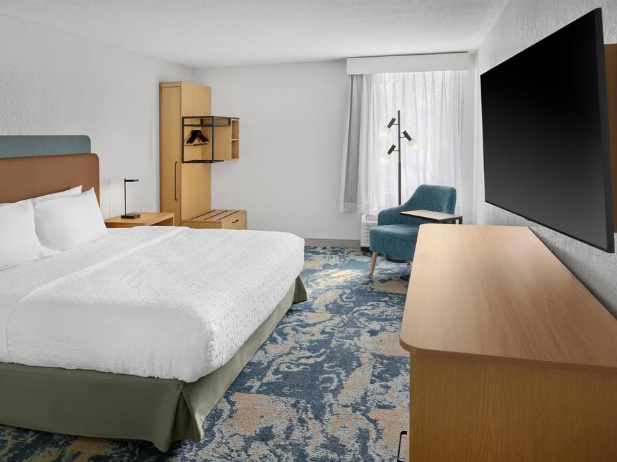 Premium bedding, in-room safe, blackout curtains, iron/ironing board