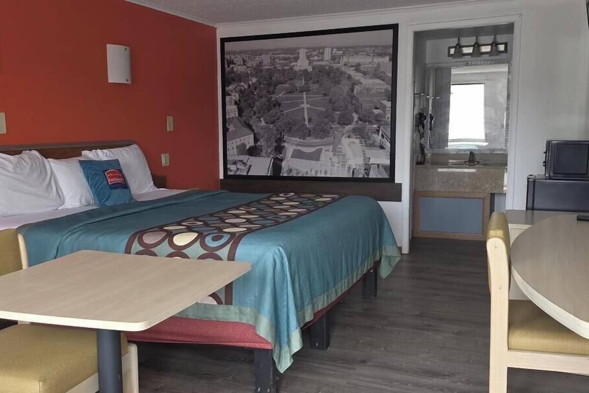 Standard Room, 1 King Bed, Non Smoking