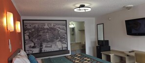 Desk, laptop workspace, WiFi (free), alarm clocks - FairBridge Inn Express London (London)