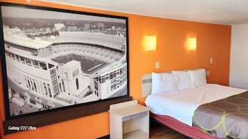 Standard Room, 1 King Bed, Non Smoking | Desk, free WiFi, alarm clocks