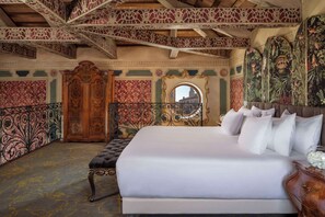 1 habitación, ropa de cama hipoalergénica, edredón y minibar 