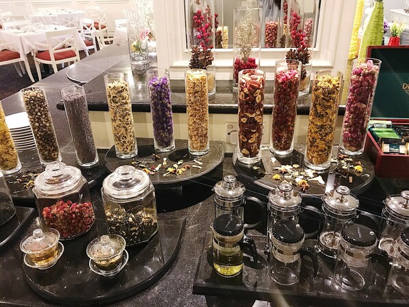 Daily buffet breakfast (USD 16 per person) - Sunway Hotel Hanoi (Hanoi)