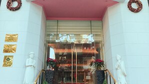 The entrance of Sunway Hotel with a prominent sign, a staircase leading up to the entrance, and two statues flanking the steps. - Sunway Hotel Hanoi (Hanoi)