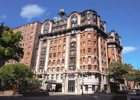 Fachada da propriedade. Hotel Belleclaire
