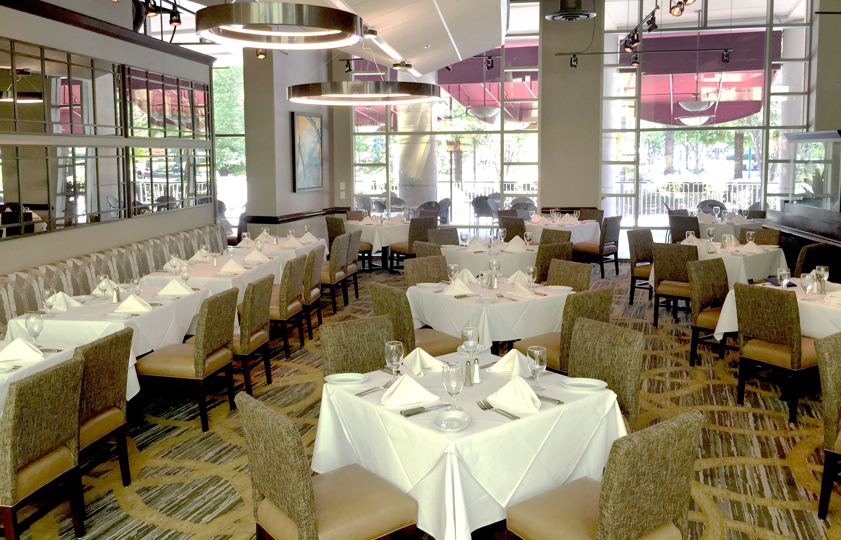 2 restaurants; breakfast, lunch, and dinner served