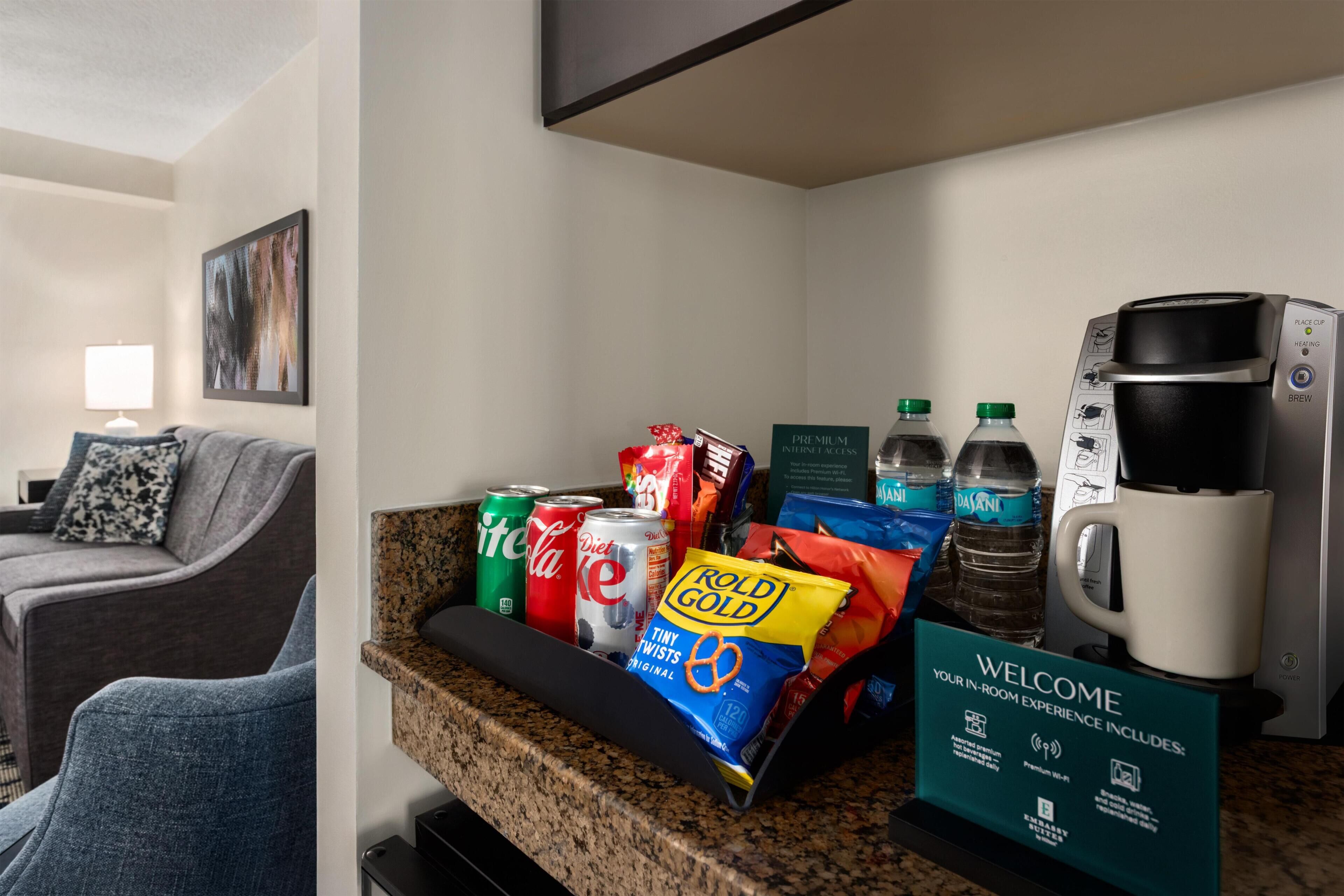 Premium Suite, 1 King Bed, Park View | Minibar