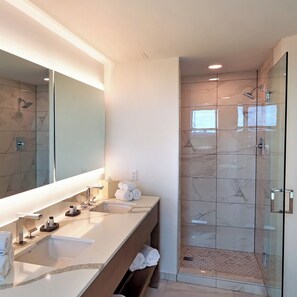 Junior Suite King | Bathroom - Miccosukee Casino & Resort (Miami)