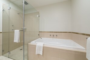 Jetted tub - Metro Hotel on Pitt - Sydney (Sydney)