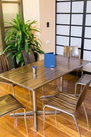 Breakfast, lunch and brunch served - Metro Hotel on Pitt - Sydney (Sydney)