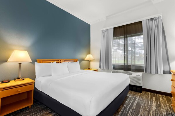 Comfort Suite, 1 King Bed with Sofa bed, Non Smoking