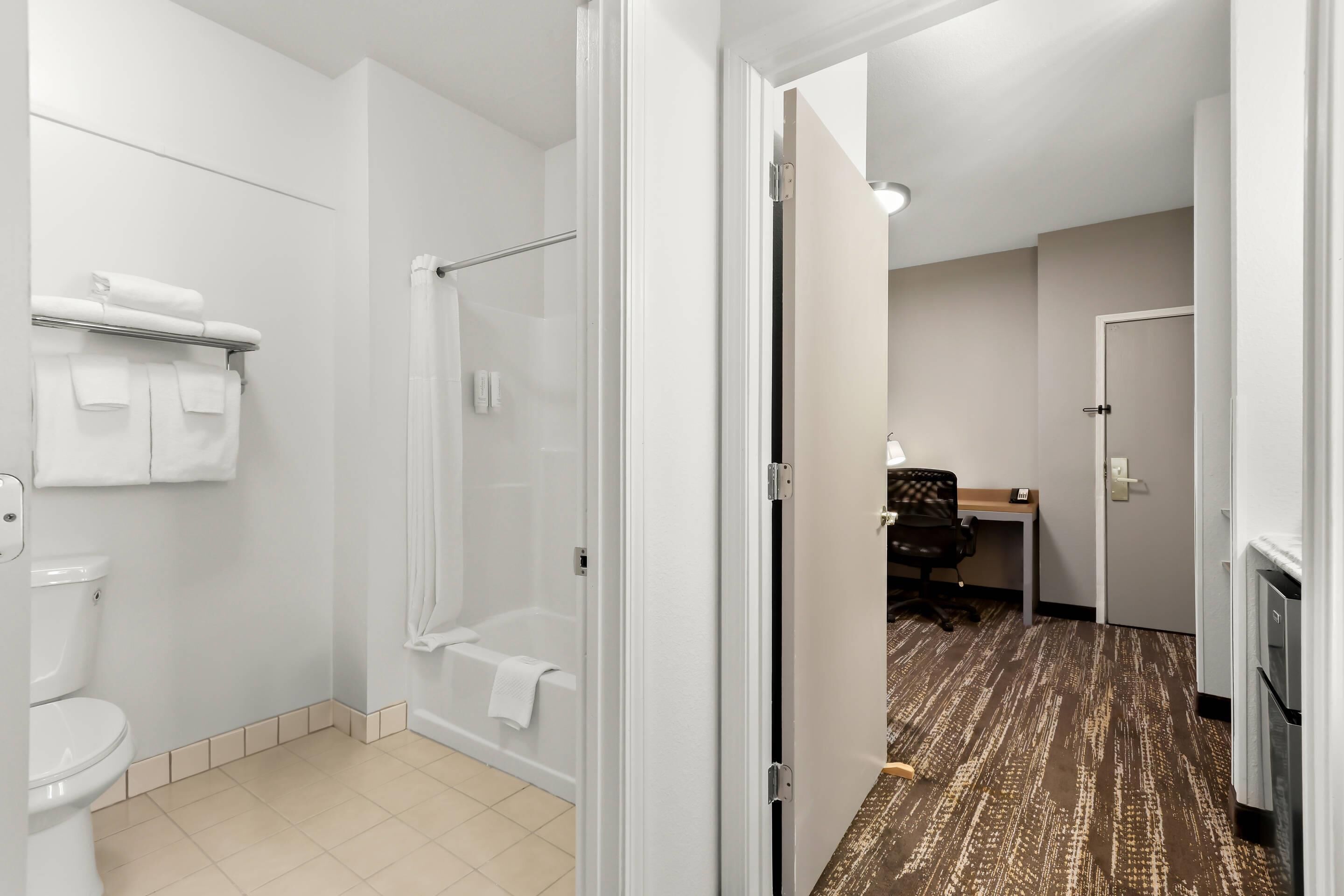 1 bedroom, in-room safe, desk, laptop workspace